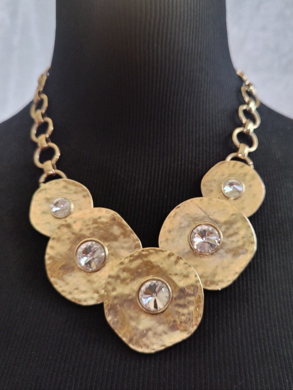 Ann Taylor Hammered Gold Tone Disc Statement Necklace Rhinestone Bib Collar 20”